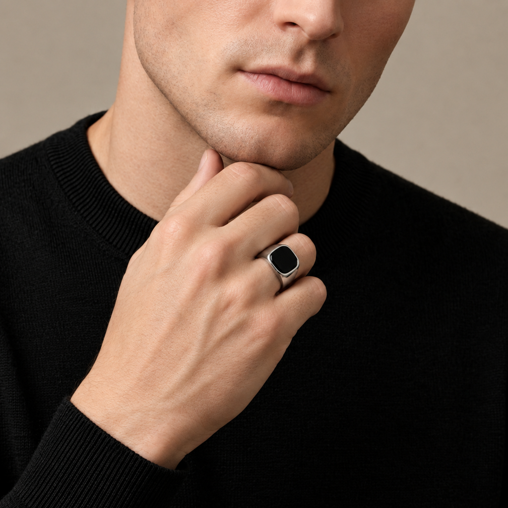 Chevalière Homme Carrée Pierre Noire Acier Inoxydable – Ortigia